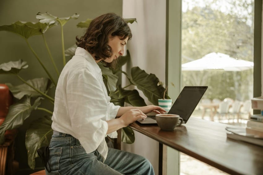 How I’m Using AI to Start an Online Business (and Build an Email List Fast — No Funnels Required!)